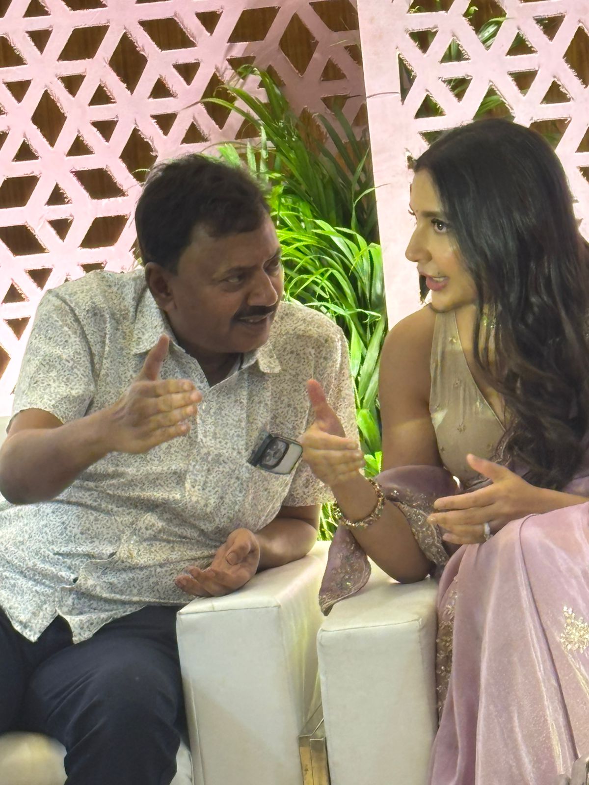 থ্রিলারের ছোঁয়া ও বাস্তবতা: যদিও গল্পে থ্রিলারের হালকা ছোঁয়া আছে, কৌশিকের দাবি— এটি আসলে একেবারেই সোশ্যাল ড্রামা।
